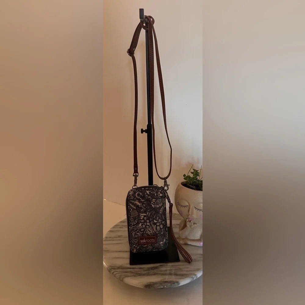 NWT Sakroots Spirit Desert Smartphone Wristlet Blue Paisley Crossbody Strap Inc
